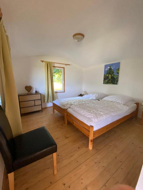 Säng eller sängar i ett rum på Ferienhaus Portugieser auf dem Weinberg