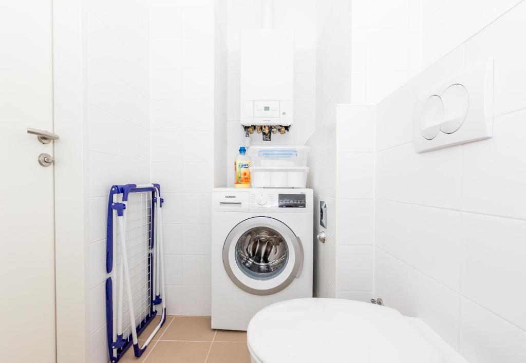 Simtown Suite Apartments - 11