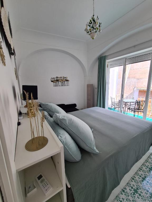 Łóżko lub łóżka w pokoju w obiekcie Casa Leucosia Suites