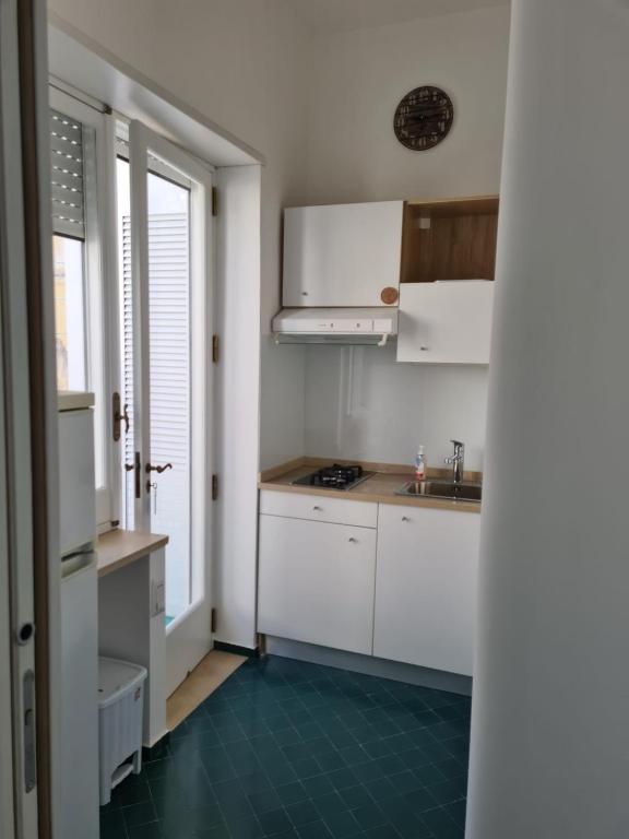 Kuchnia lub aneks kuchenny w obiekcie Casa Leucosia Suites