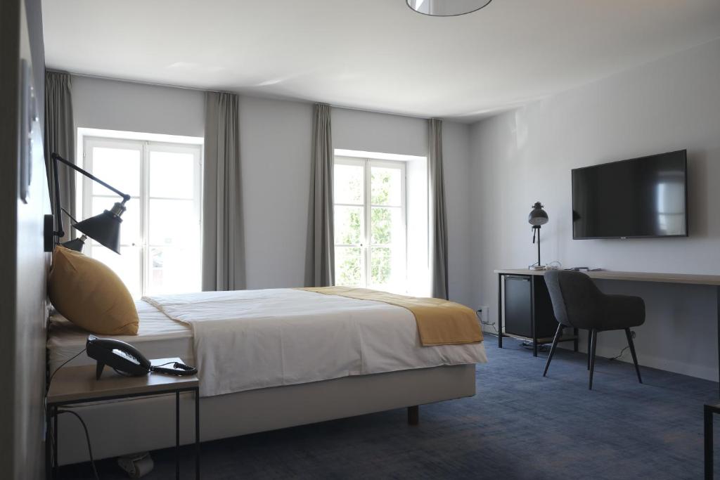 TV a/nebo společenská místnost v ubytování Boutique Hôtel de l'Ecu Vaudois