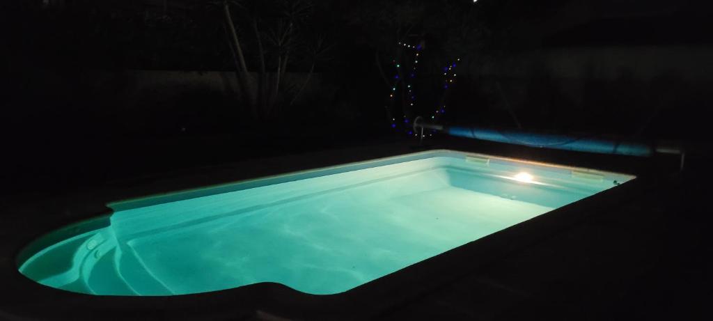 Photo de la galerie de l'établissement Studio Tranquillo avec piscine et salle de sport, à Istres