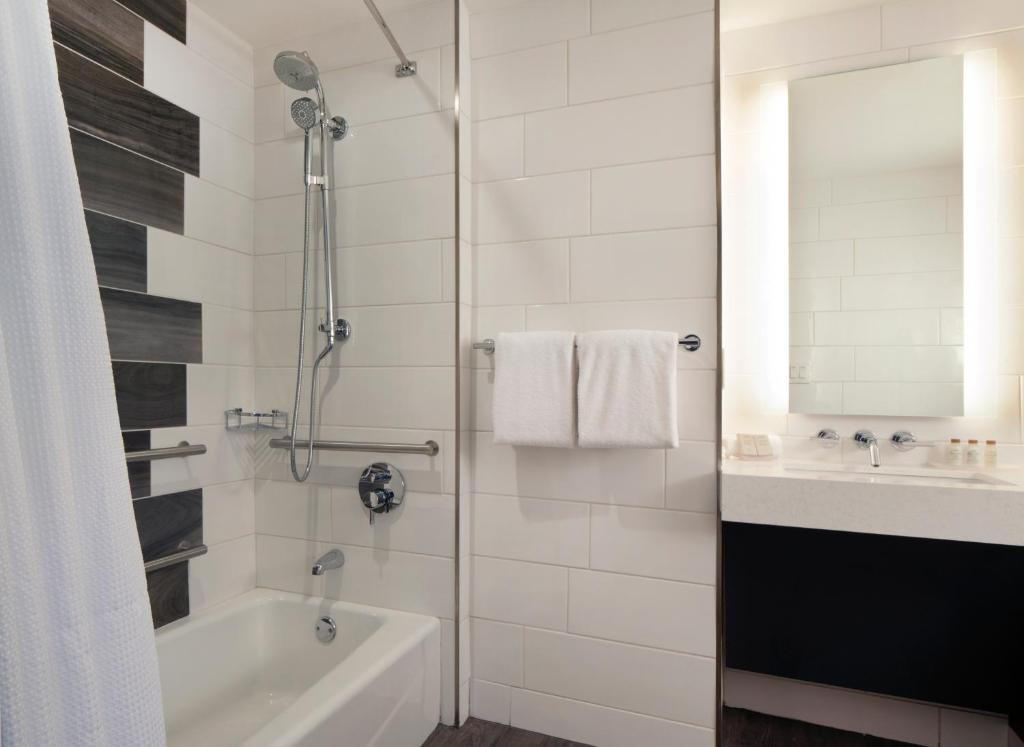 Hotel Indigo Atlanta Midtown by IHG - Standaard Queen Room Met Bad- En Douchecombinatie