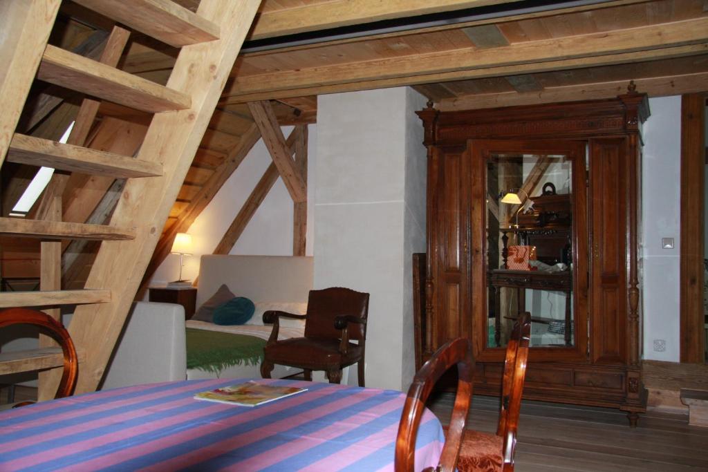 a dining room with a table and chairs and wooden beams at Stara Szkoła Architekci in Jagodne Wielkie