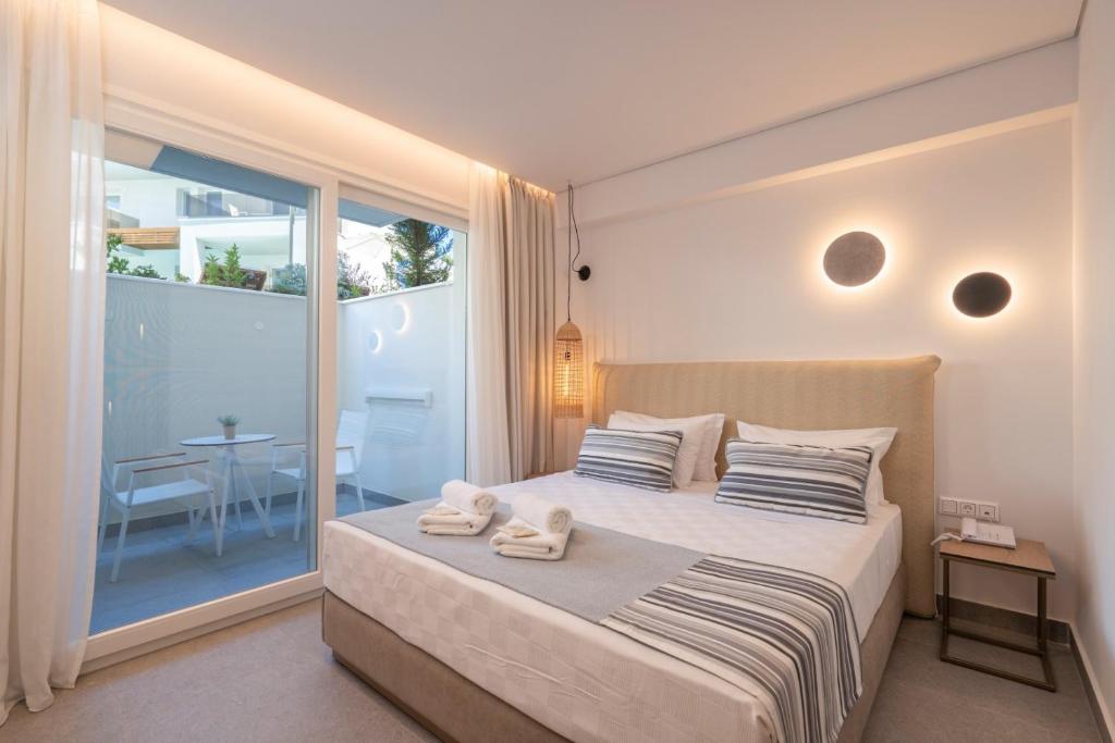 Posteľ alebo postele v izbe v ubytovaní Mirablue Luxury Residences
