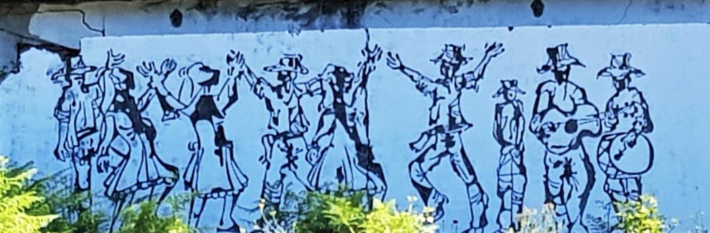 una pintura de un grupo de personas en una pared en Quinta do Avô - Casa de Campo en Terras de Bouro