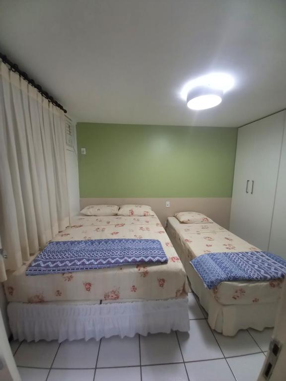 two beds sitting in a room with at Gran Lençóis Flat Residence in Barreirinhas