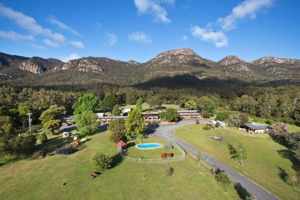 an aerial view of a resort with mountains in the background at The Grampians Motel in Halls Gap