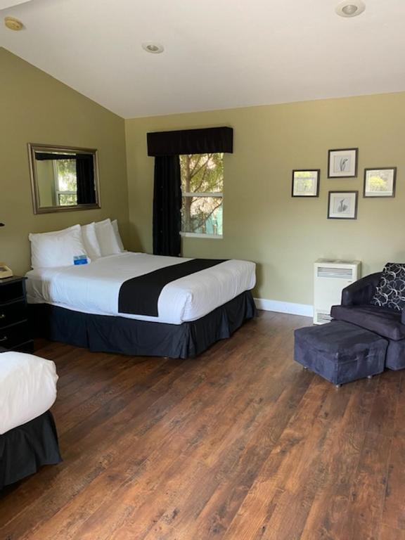 Sea Breeze Inn - Pacific Grove photo