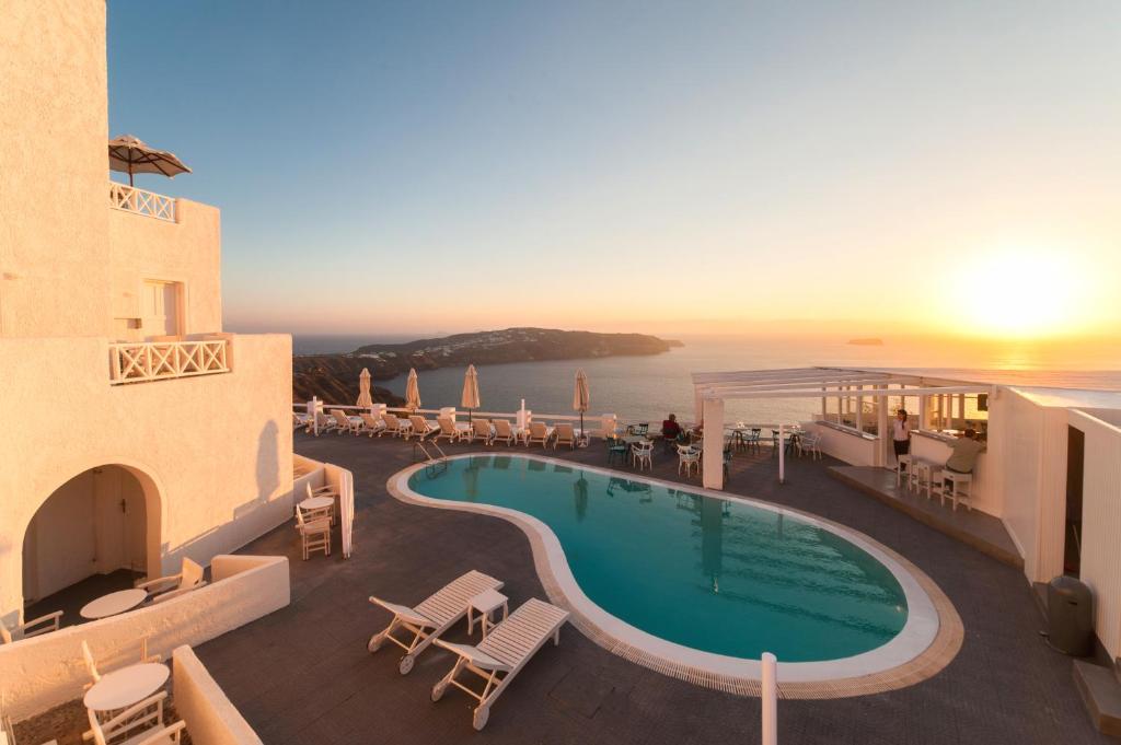 Piscina di Artemis Suites o nelle vicinanze