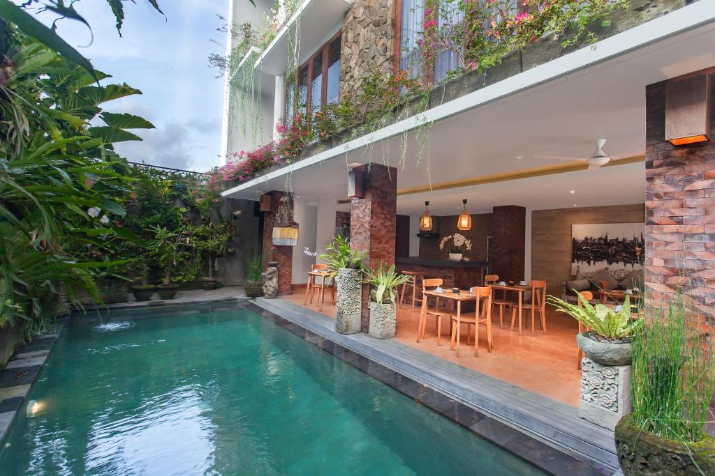 Bazén v ubytování Ning Villa Ubud by GenuineHost nebo v jeho okolí