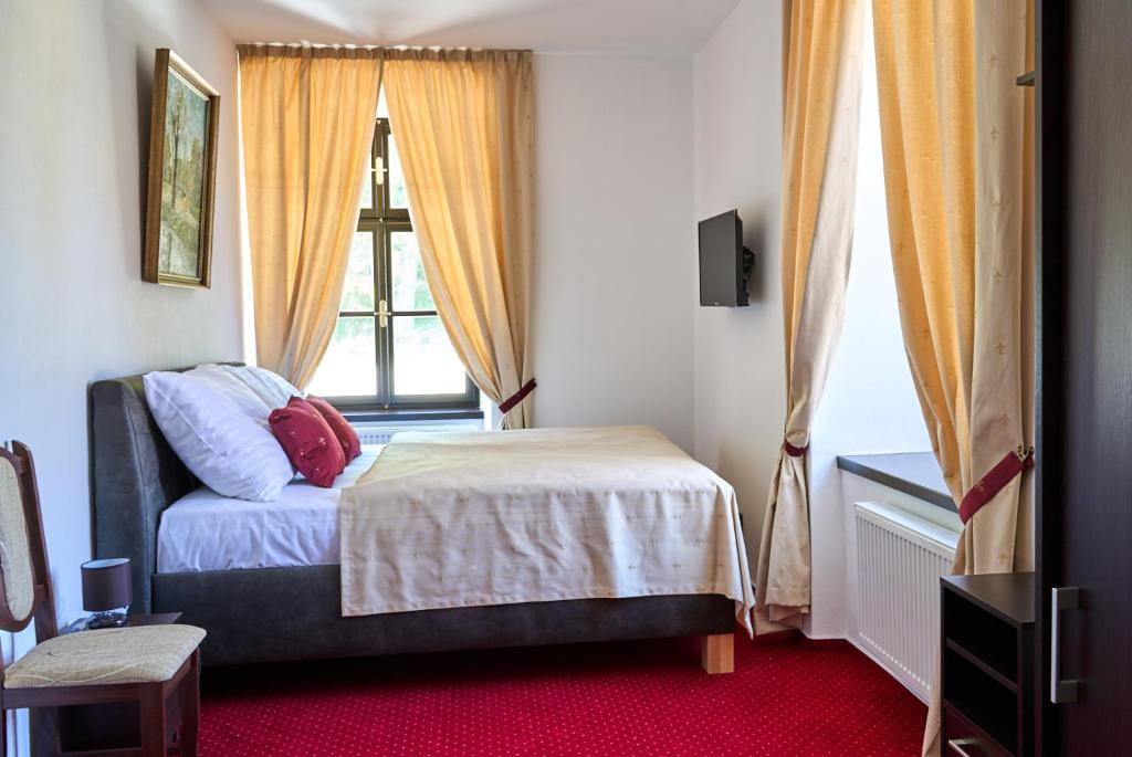 Postel nebo postele na pokoji v ubytování Vila Lovců králových