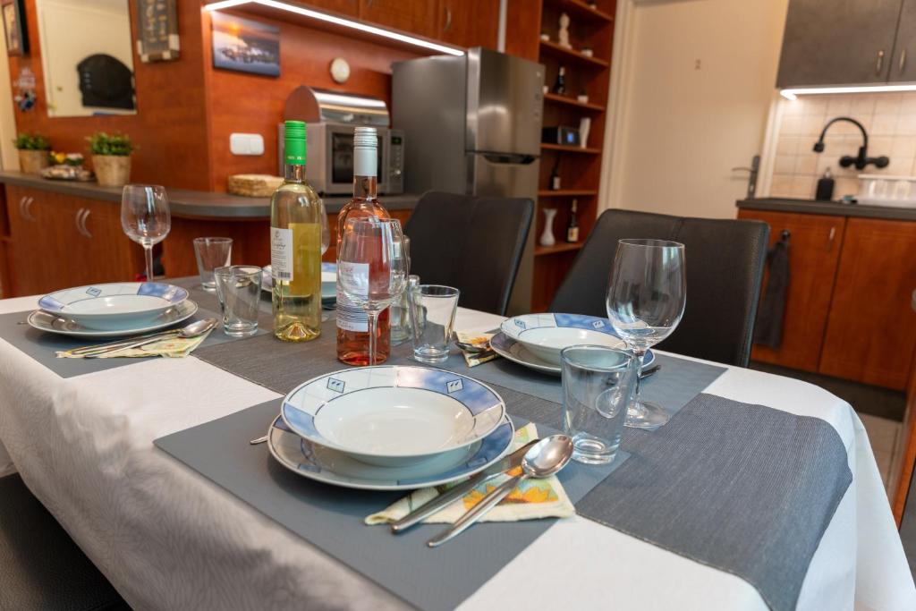 Kuchnia lub aneks kuchenny w obiekcie VIP Apartman Balatonföldvár