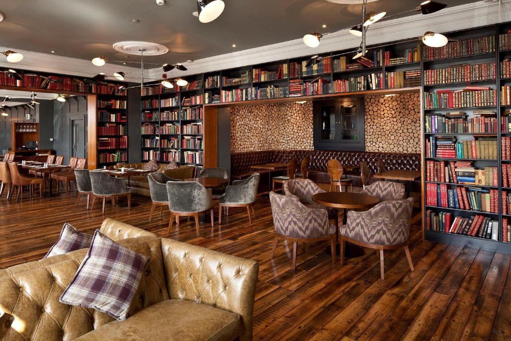 Posezení v ubytování The Address Cork (formerly Ambassador Hotel & Health Club)