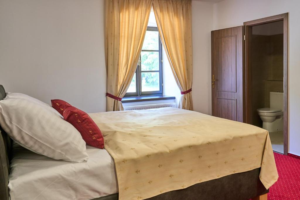 Postel nebo postele na pokoji v ubytování Vila Lovců králových