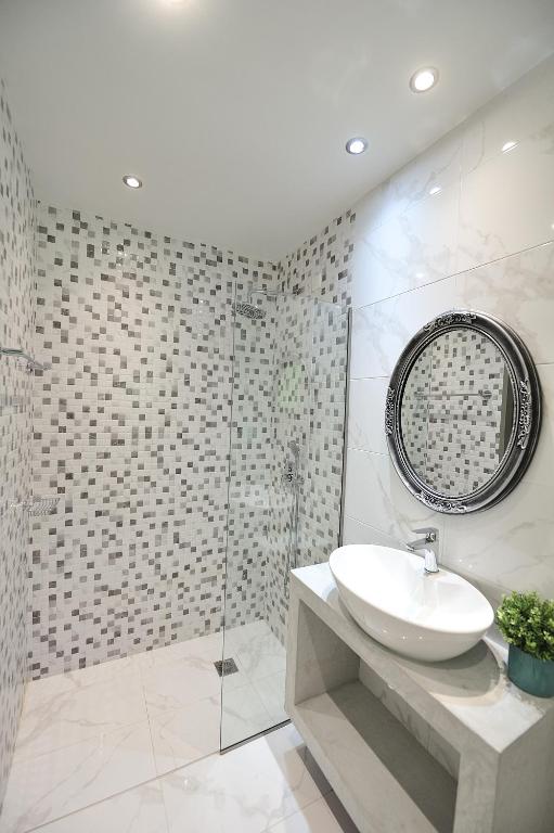 Elizabeth Studios - 3