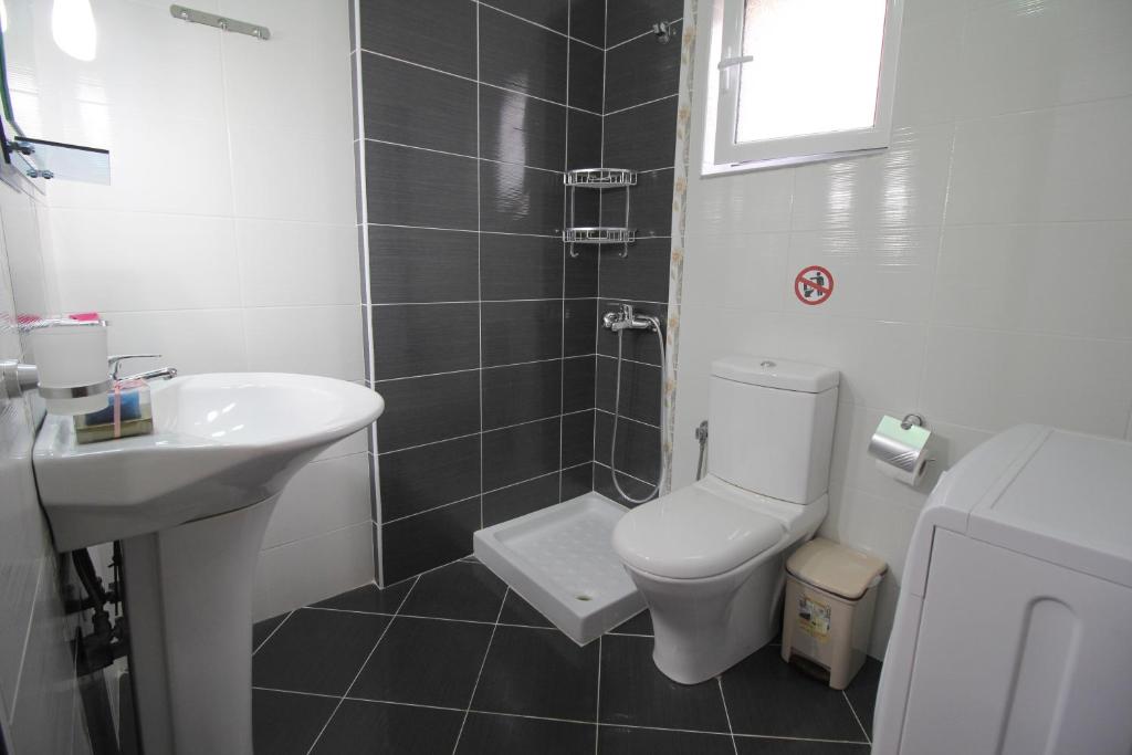 O baie la Zero Zero Apartments Sarande
