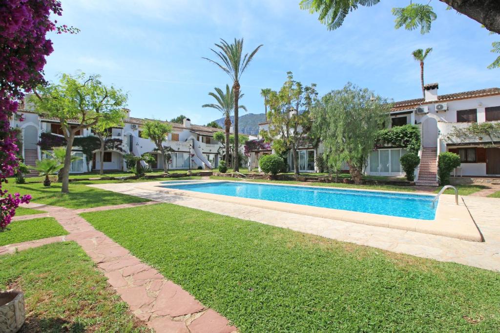 The swimming pool at or close to Residencial Tropicana