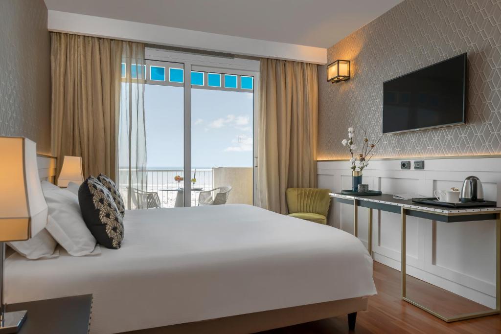Postel nebo postele na pokoji v ubytování Savoia Hotel Rimini