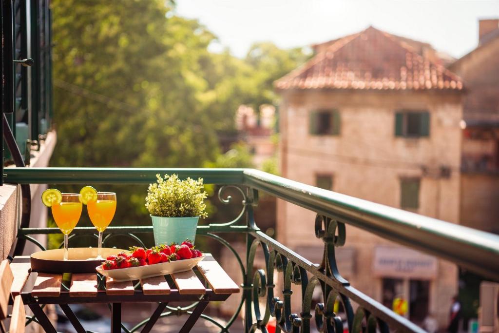 Evala luxury rooms with pool and garden - 11