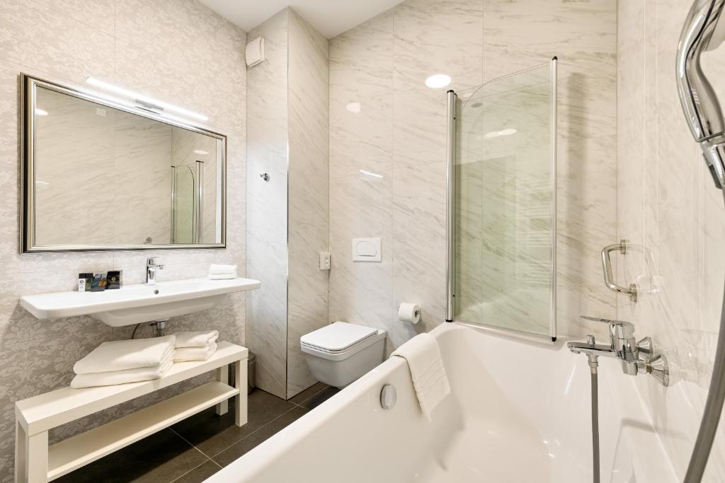 Hotel Cvita - Single Room - Free Parking