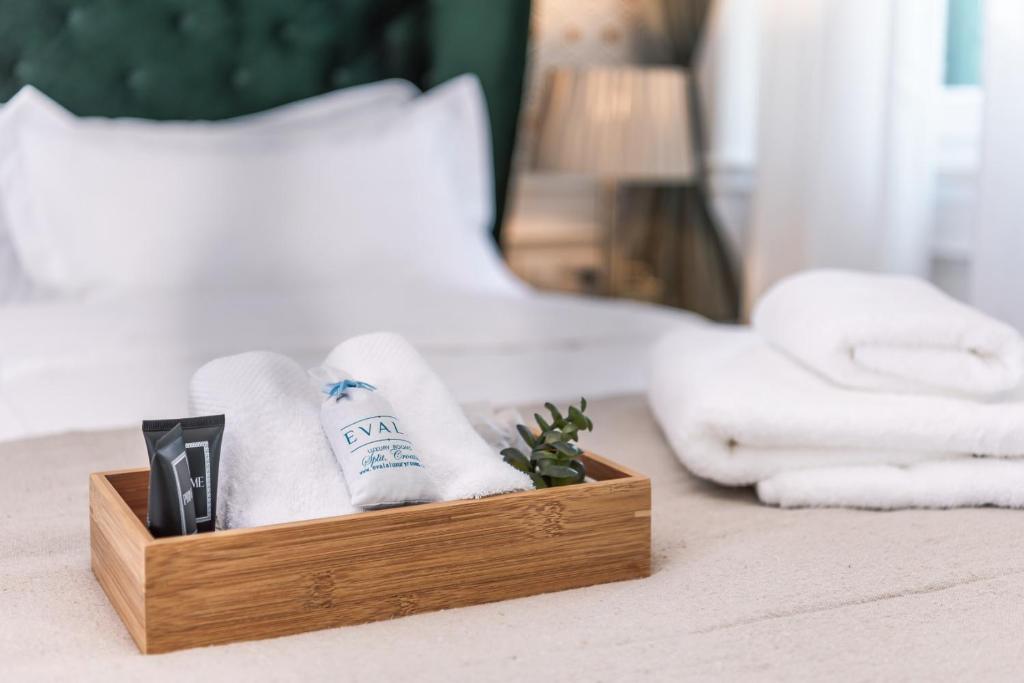 Evala luxury rooms with pool and garden - 14