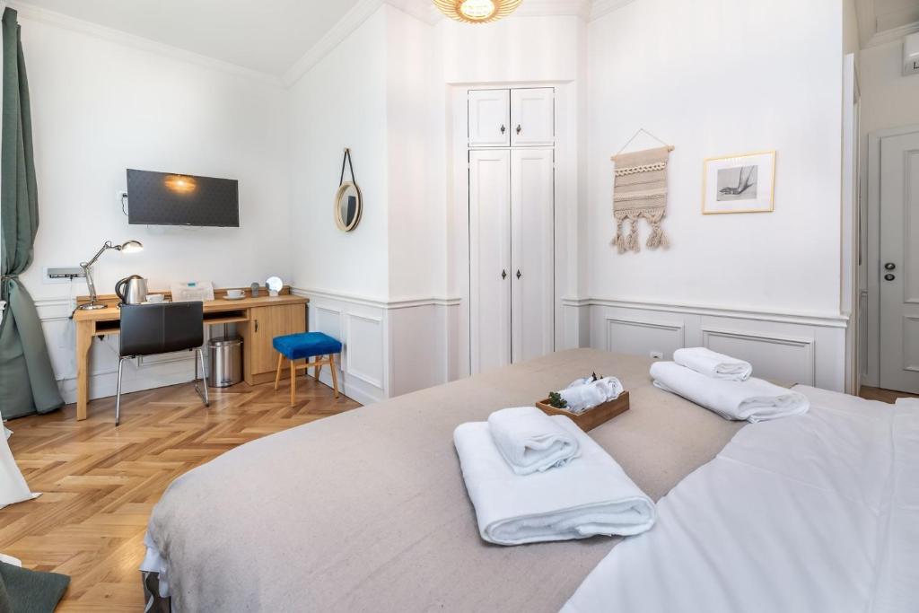 Evala luxury rooms with pool and garden - 13