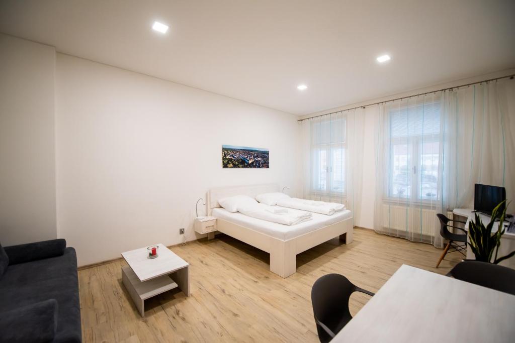 Postel nebo postele na pokoji v ubytování Apartmány Velké náměstí