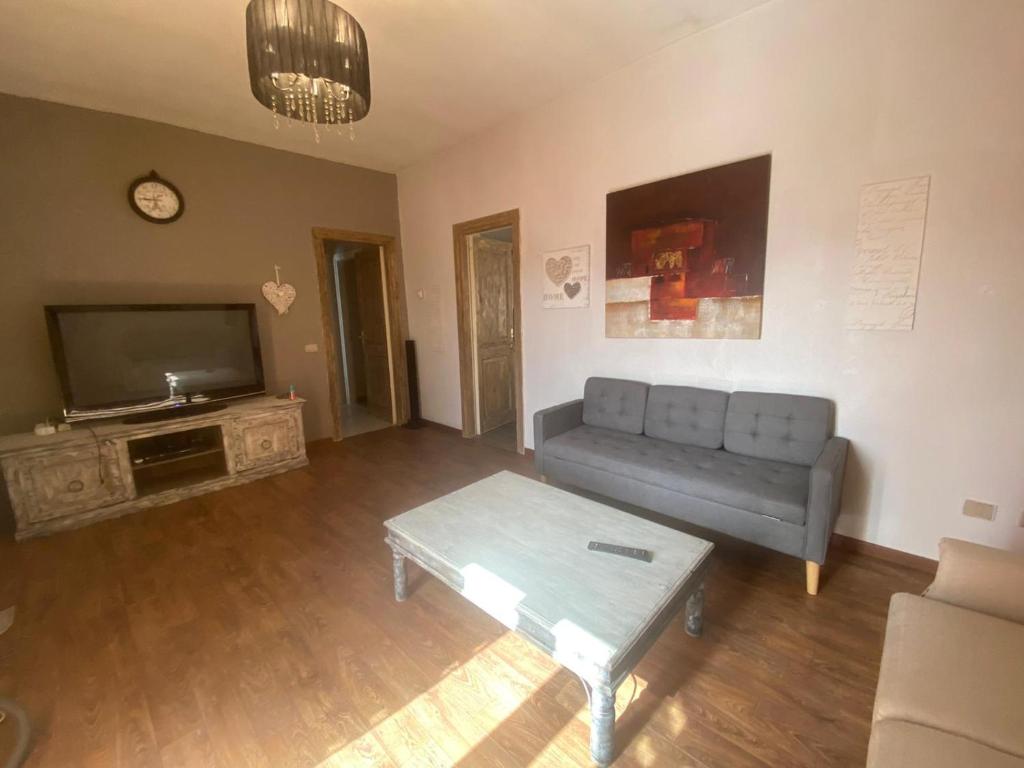 Μια τηλεόραση ή/και κέντρο ψυχαγωγίας στο Gerani Quadrilocale