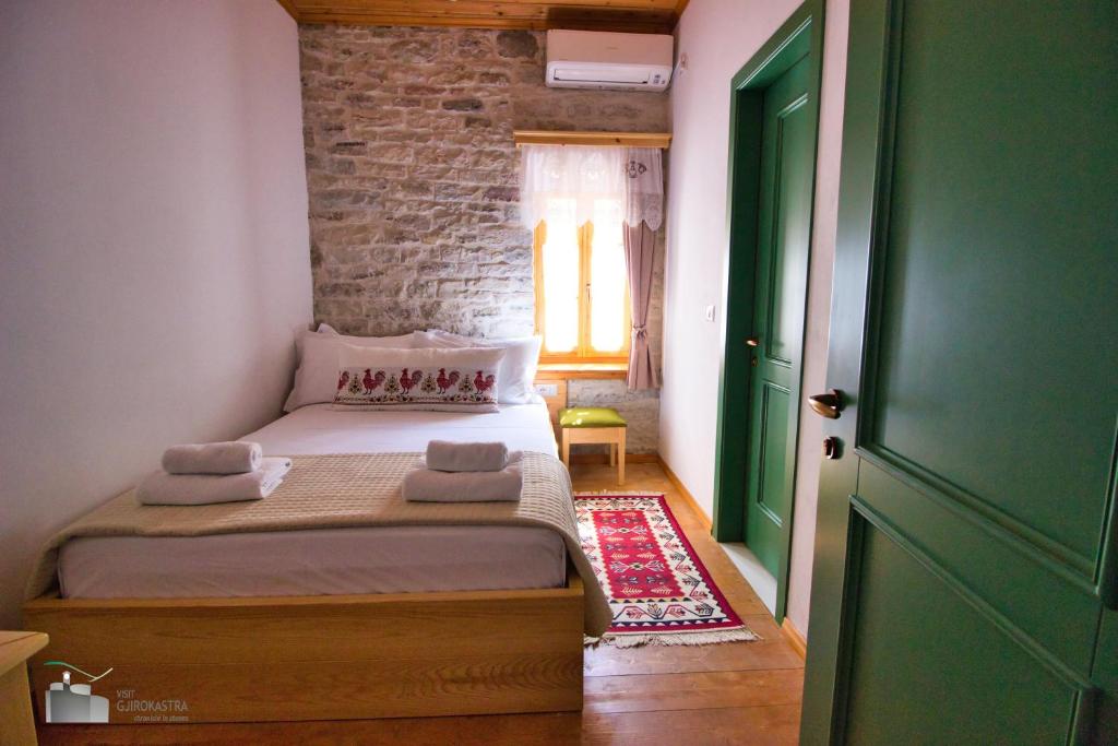 Postel nebo postele na pokoji v ubytování Argyropolis Boutique Hotel
