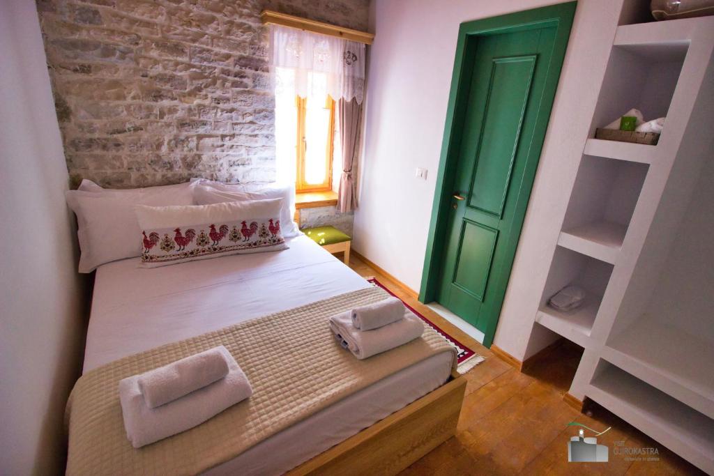 Postel nebo postele na pokoji v ubytování Argyropolis Boutique Hotel