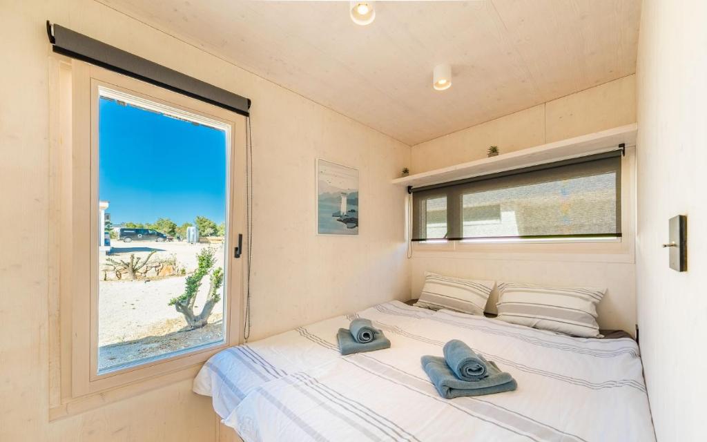 Postel nebo postele na pokoji v ubytování Buqez Resort Villa 46
