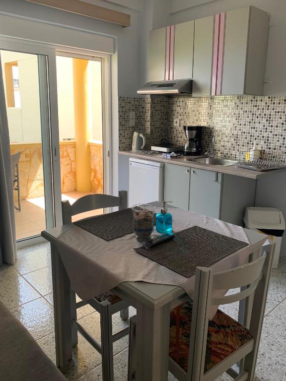 Kuchyň nebo kuchyňský kout v ubytování Ermis Suites