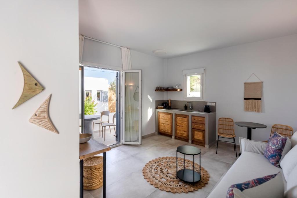 Kuchyň nebo kuchyňský kout v ubytování Drios Luxury Studios