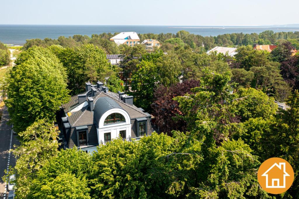 an aerial view of a house with trees at Villa 44 - visitopl in Świnoujście