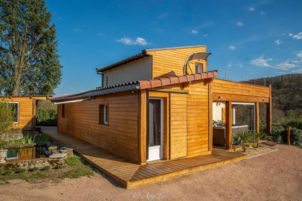 Budova, kde se vila nachází