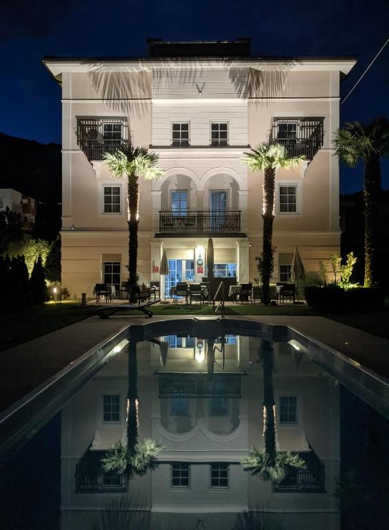 Bazén v ubytovaní Garni Villa Tyrol - Adults Only alebo v jeho blízkosti