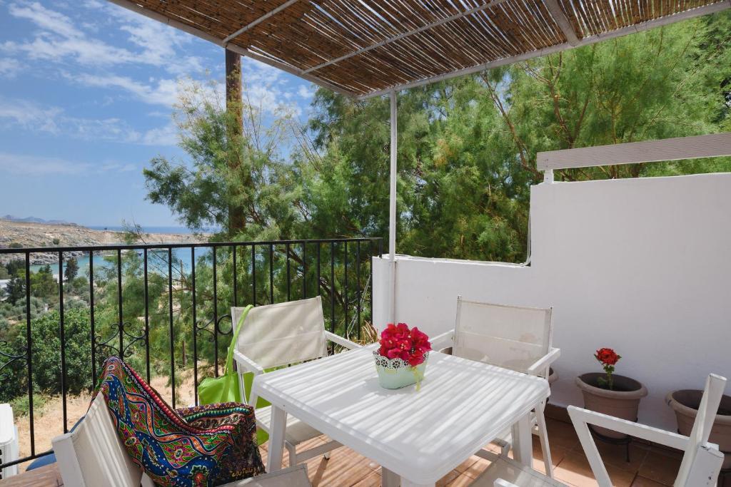 Balkón nebo terasa v ubytování Aphrodite White Studios Lindos