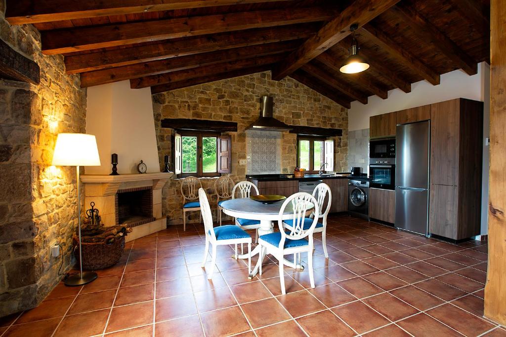Kuchyň nebo kuchyňský kout v ubytování Casas Rurales La Cuplia