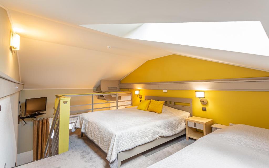 Postel nebo postele na pokoji v ubytování Hotel Visegrád
