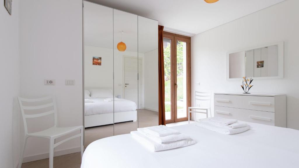 A bed or beds in a room at Italianway - Villa Tola