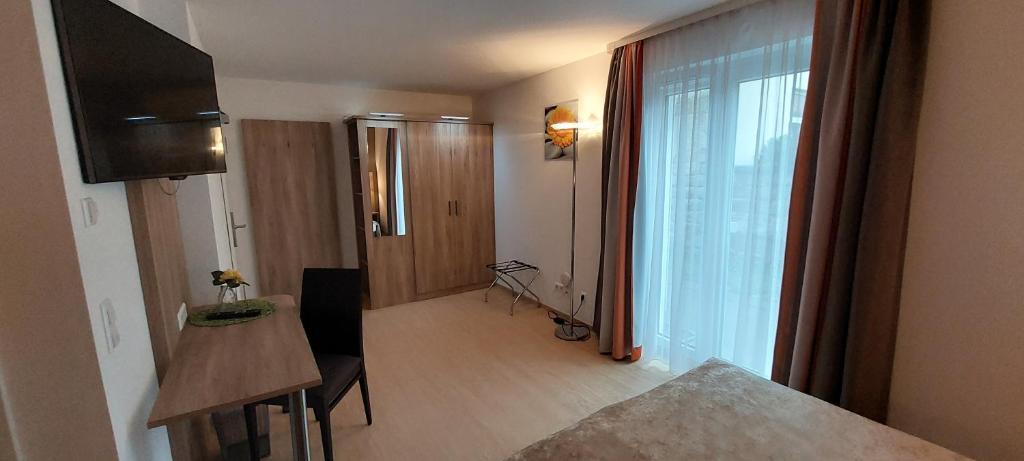 Appartements am Schillergarten - Double Room With Terrace