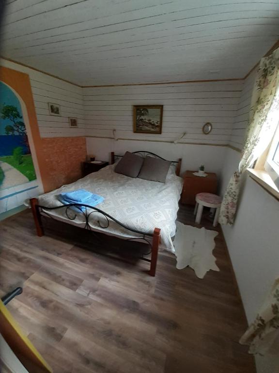Llit o llits en una habitació de Kapteni suvekodu