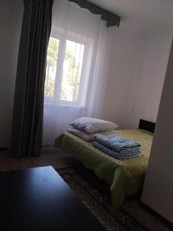 Postel nebo postele na pokoji v ubytování Guest House Arbat