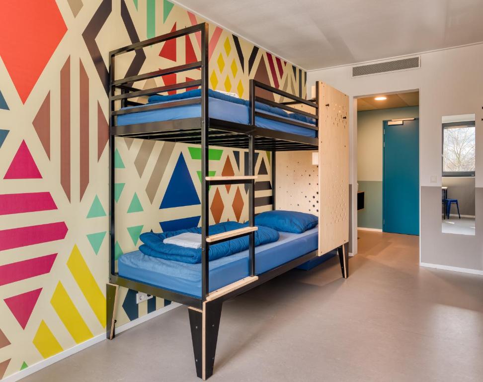 Travel Proud Sustainability certification Stayokay Hostel Maastricht - Budget Tweepersoonskamer Met Stapelbedden En Eigen Badkamer Met Douche
