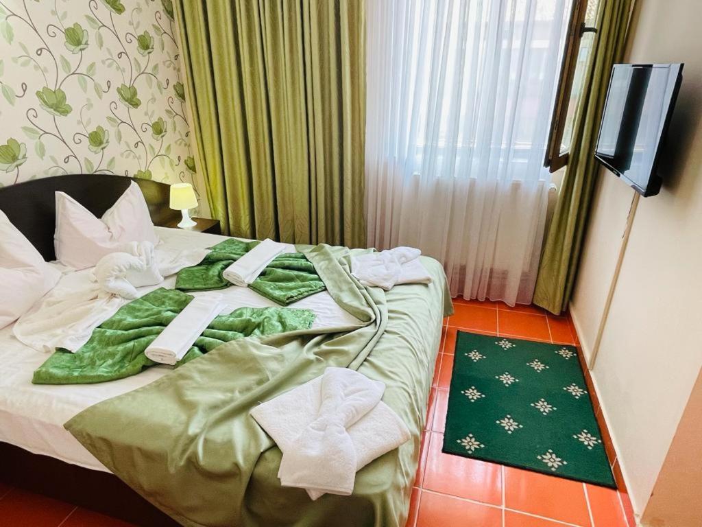 Postel nebo postele na pokoji v ubytování Hotel Turist