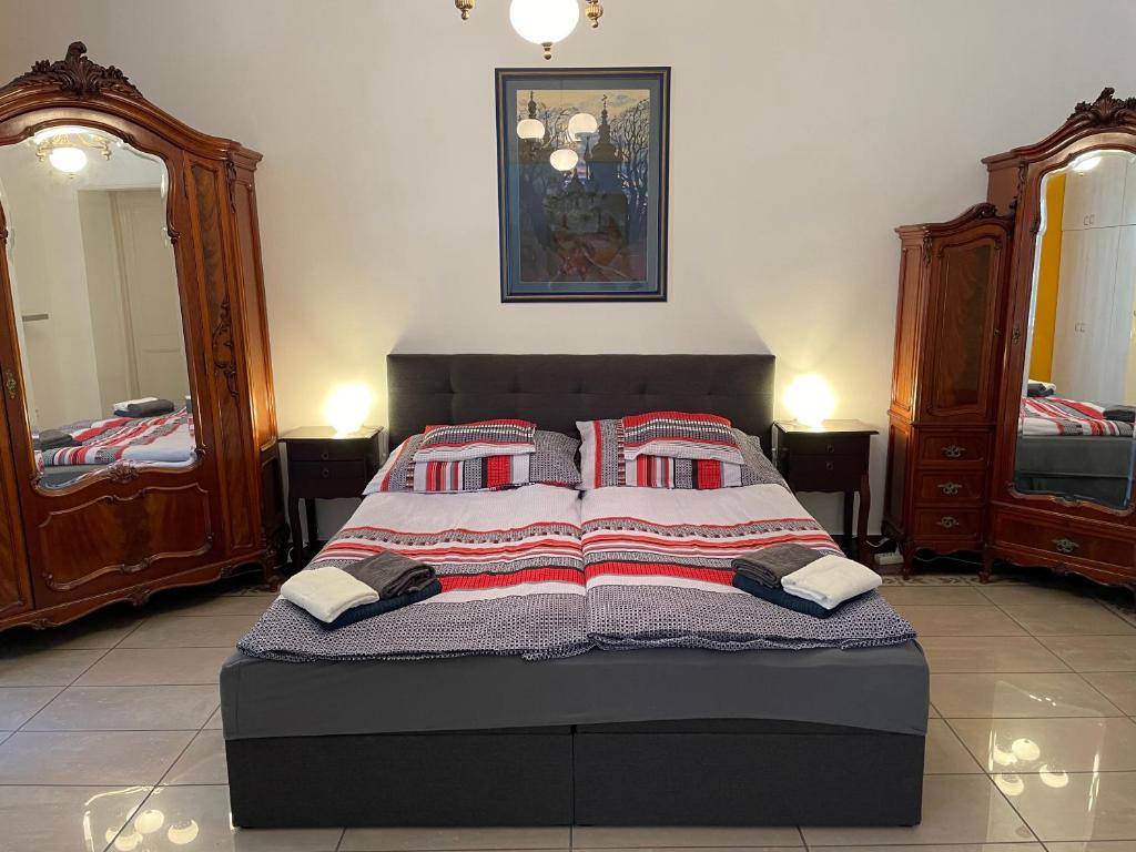 Posteľ alebo postele v izbe v ubytovaní Buda Castle Apartment
