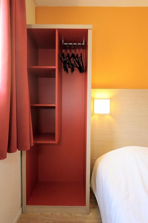 Postel nebo postele na pokoji v ubytování Hôtel Kennedy Parc des Expositions