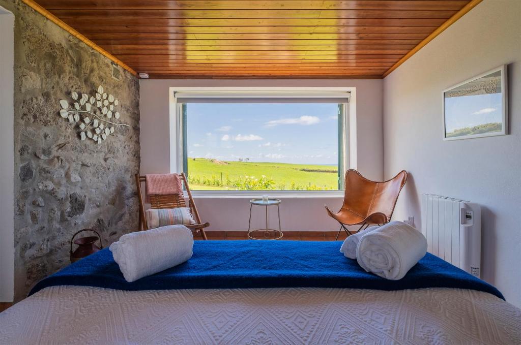 a bedroom with a large window and a bed at Casa Luz in Nordeste