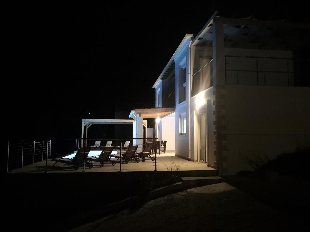 Zdjęcie z galerii obiektu Sunset Sea View Villa 5 w mieście Arillas